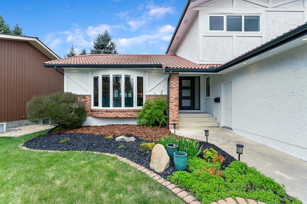 75 Woodacres Crescent SW photo 2