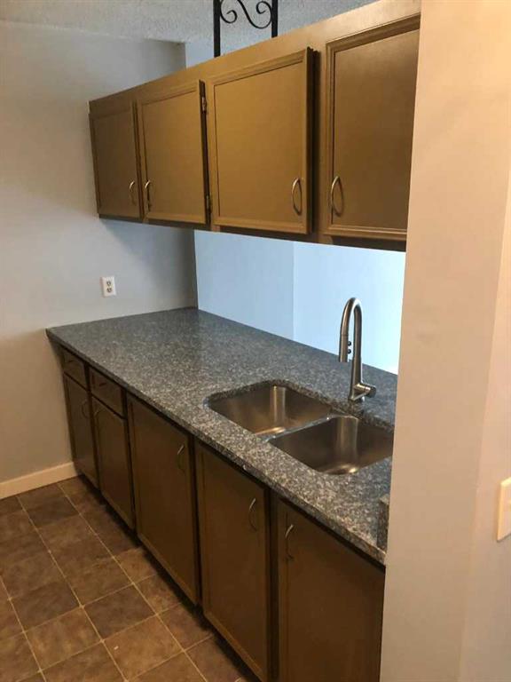 738 3 Avenue SW #402 photo 5