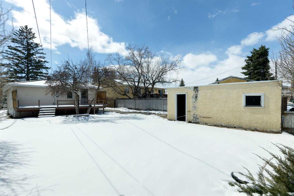 8312 47 Avenue NW photo 3