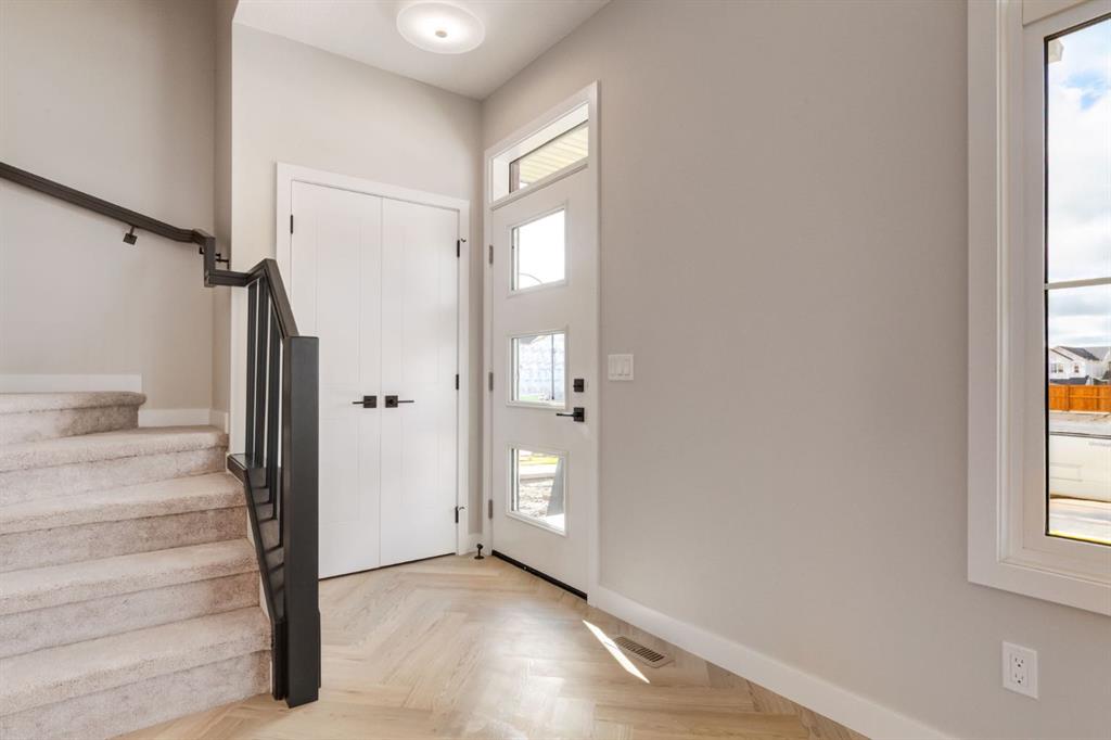 214 Sora Gardens SE photo 2