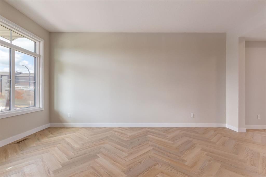 214 Sora Gardens SE photo 4