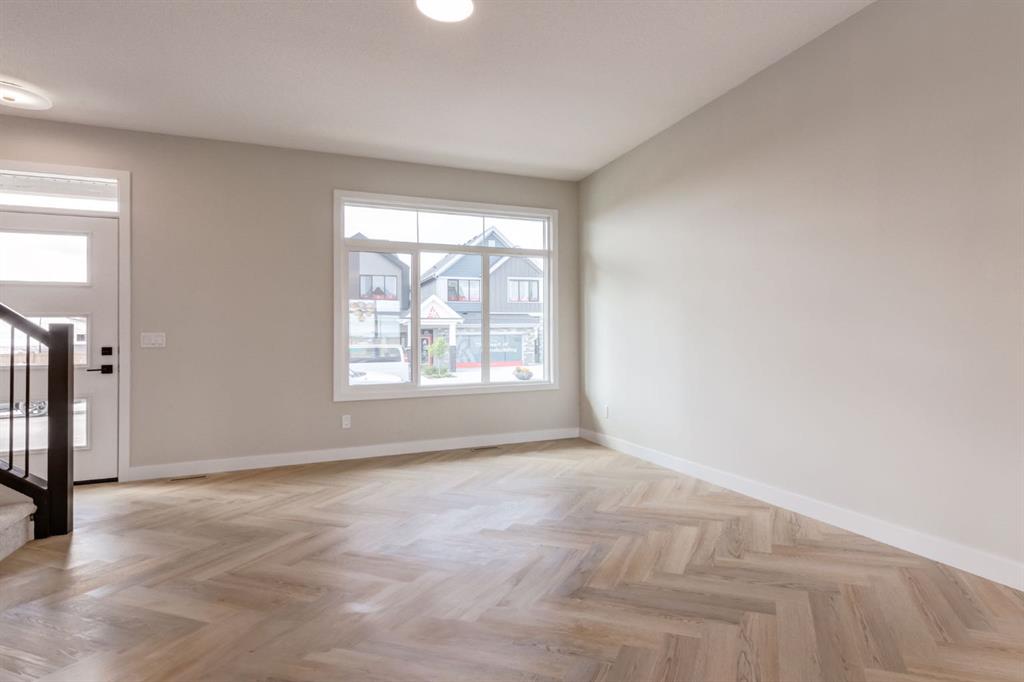 214 Sora Gardens SE photo 5