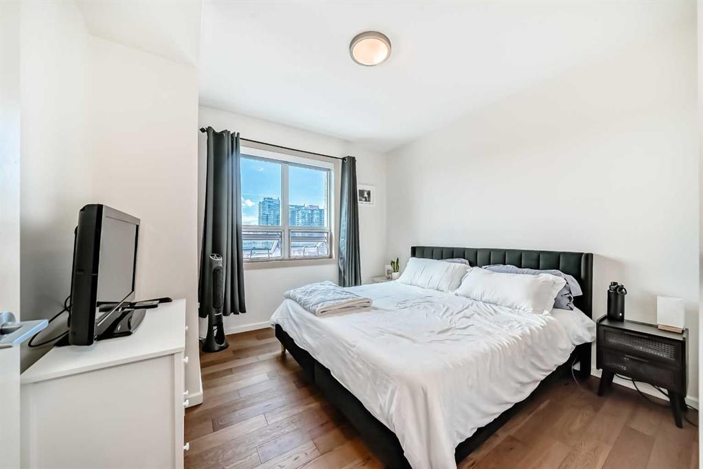 210 15 Avenue SE #1010 photo 4