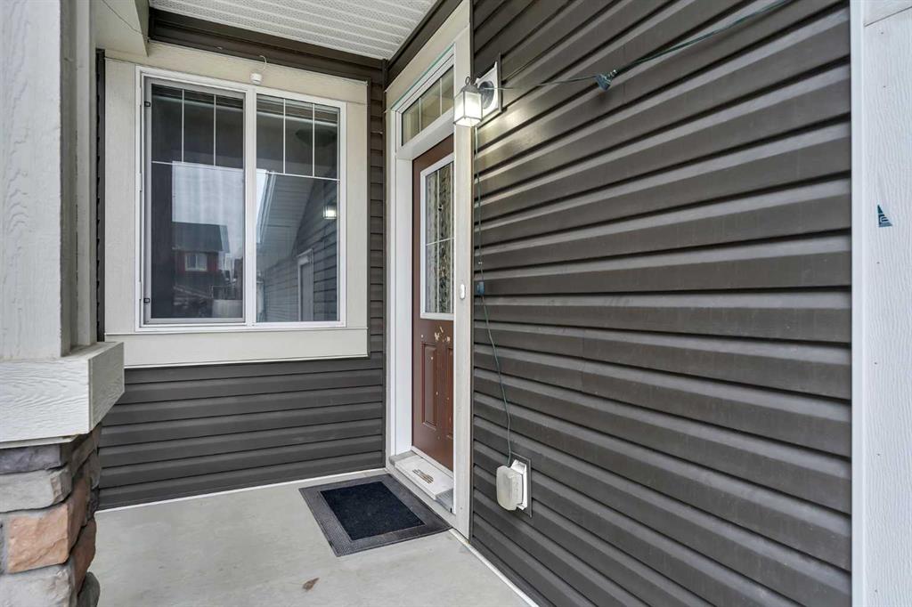 28 Saddlelake Common NE photo 2