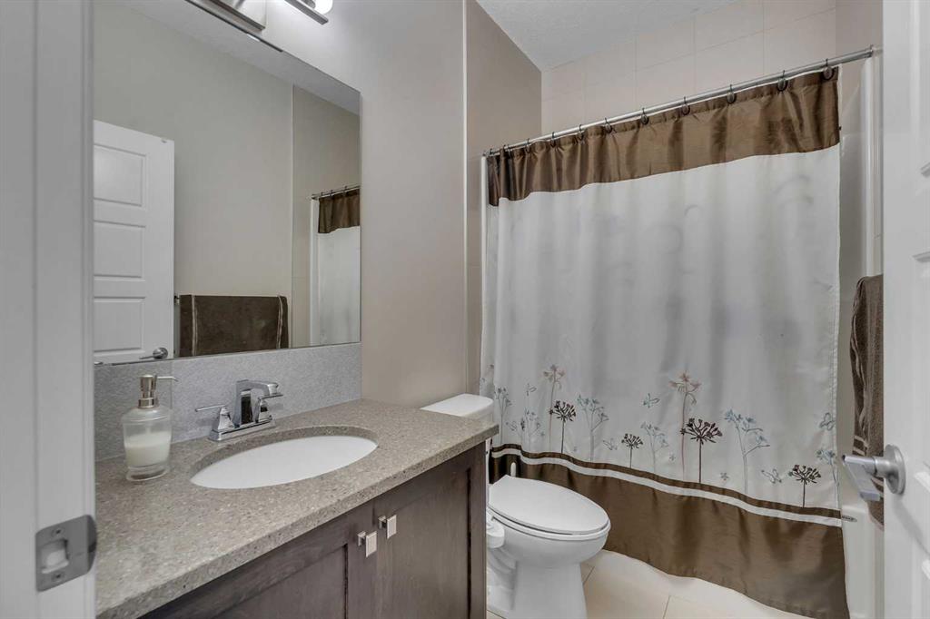 28 Saddlelake Common NE photo 5