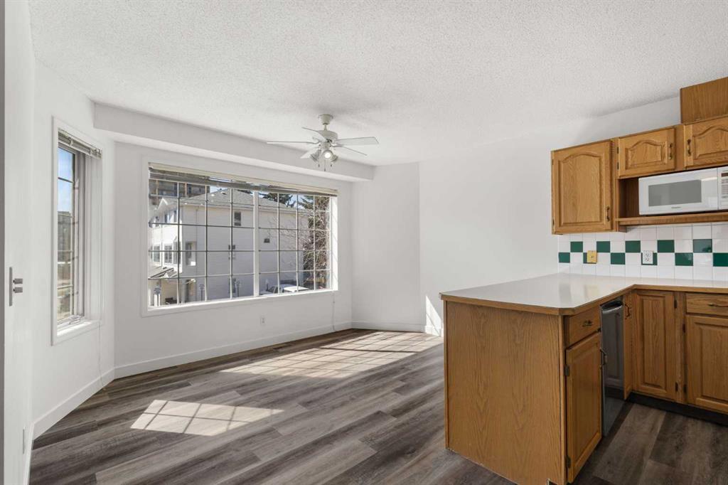 52 Kingsland Court SW photo 2