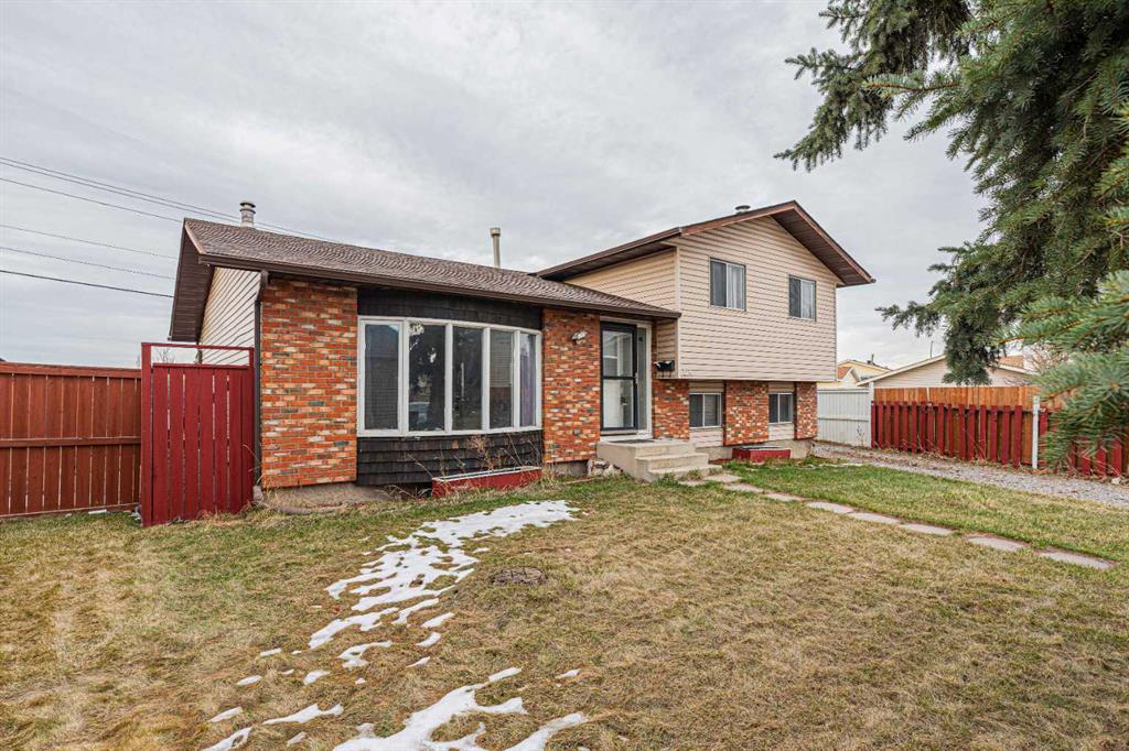 64 Castledale Crescent NE photo 2