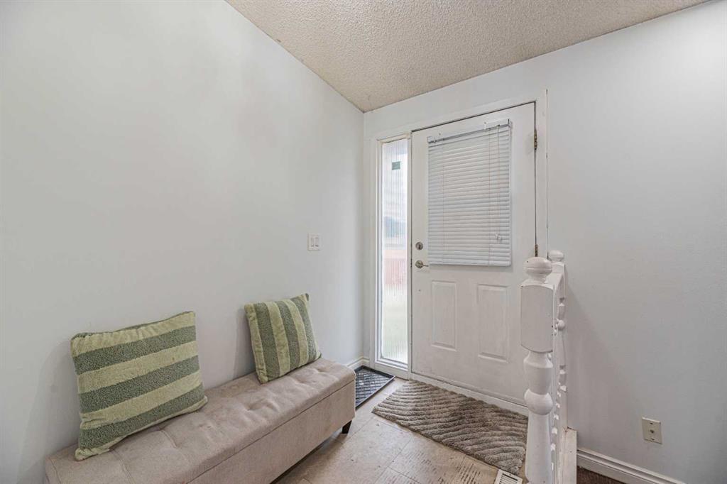 64 Castledale Crescent NE photo 4