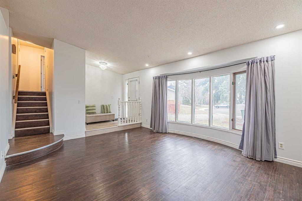 64 Castledale Crescent NE photo 5