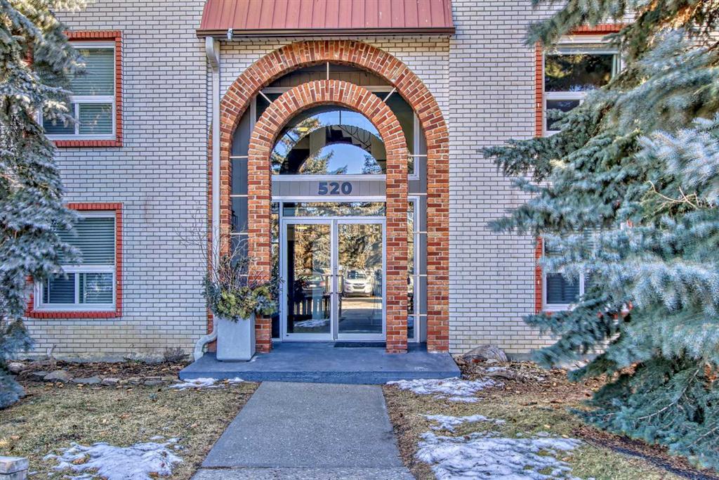 520 Cedar Crescent SW #202 photo 4