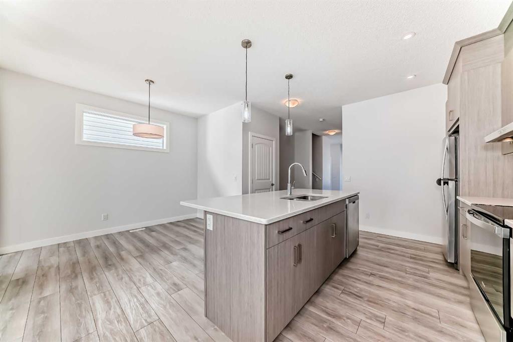 121 Ambleside Heath NW photo 4
