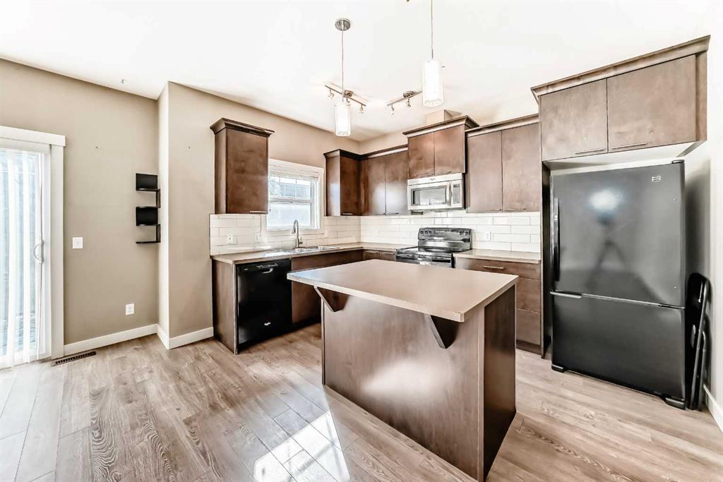 636 Skyview Ranch Grove NE photo 5
