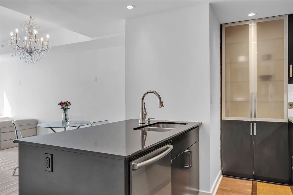 888 4 Avenue SW #1708 photo 3