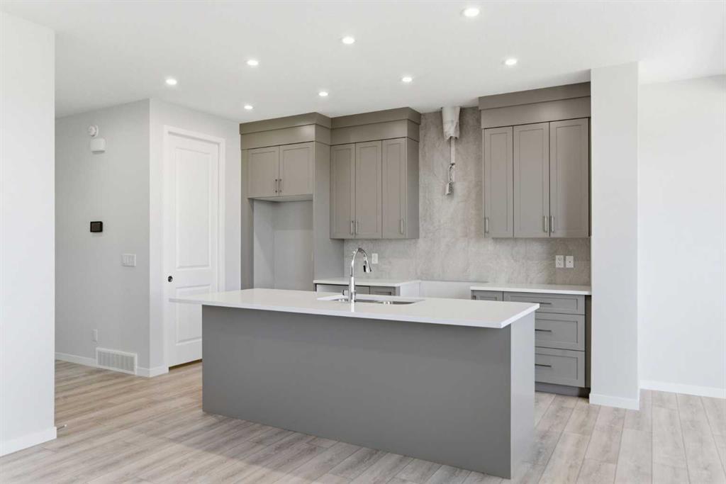623 Buffaloberry Manor SE photo 3