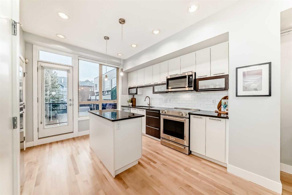 1606 36 Avenue SW photo 4