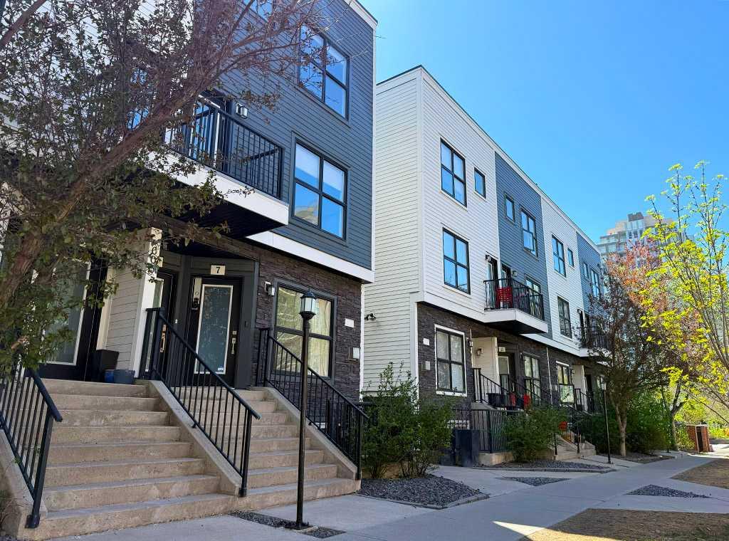 603 15 Avenue SW #7
