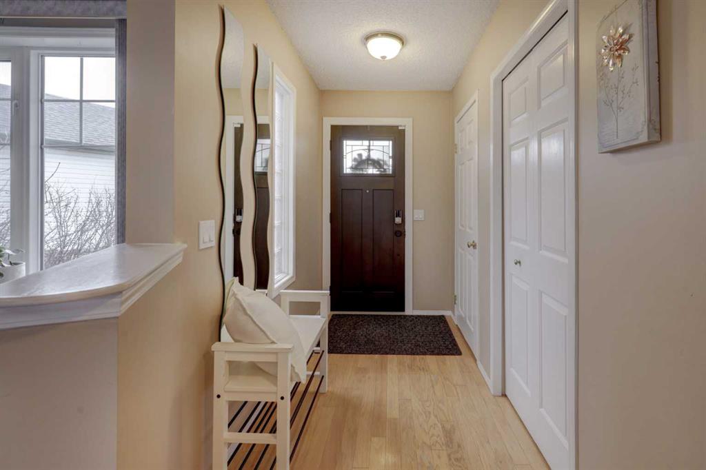 135 Coverdale Court NE photo 3