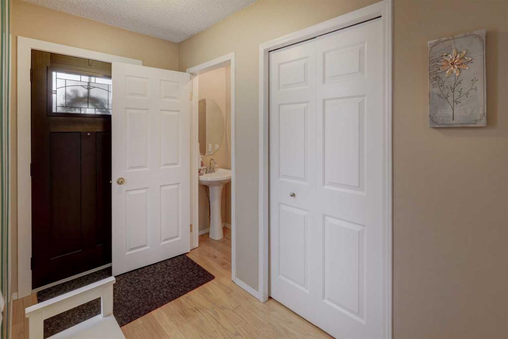135 Coverdale Court NE photo 4