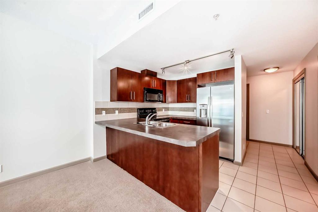 210 15 Avenue SE #502 photo 5