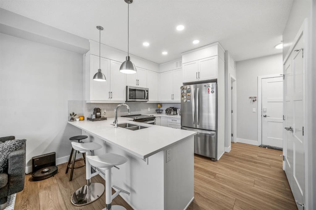 8355 19 Avenue SW #403 photo 5