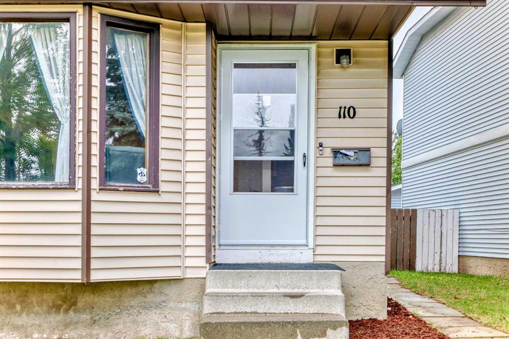 110 Edgeburn Crescent NW photo 4