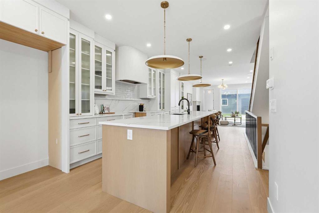 2521 19A Street SW photo 5