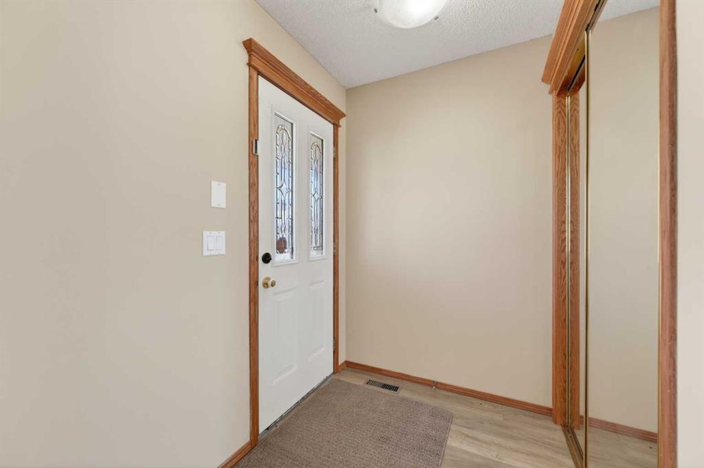 126 Evansmeade Crescent NW photo 4
