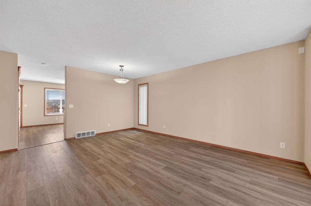 126 Evansmeade Crescent NW photo 5