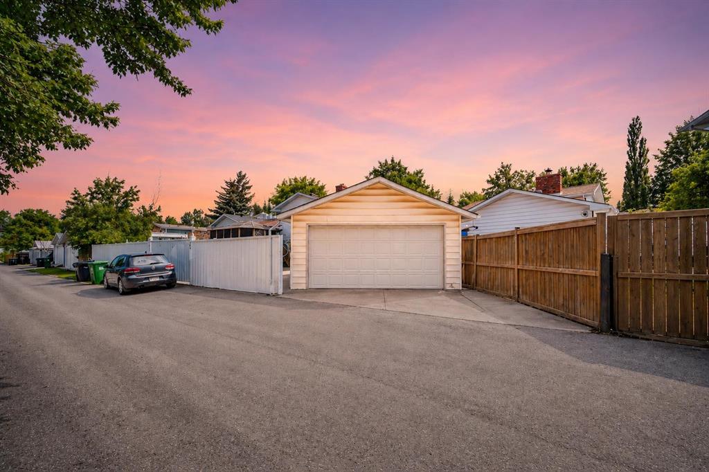 204 Whiteview Close NE photo 4