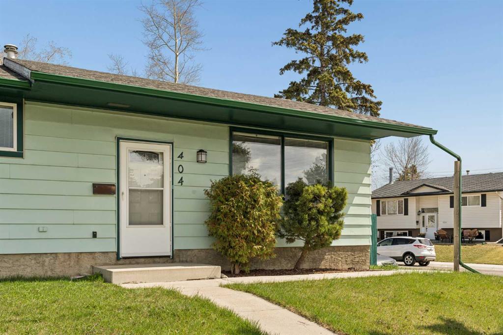 404 Manora Way NE photo 3