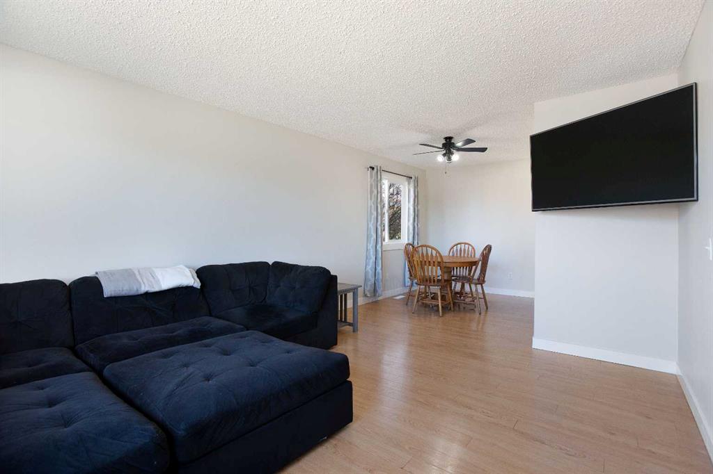 23 Queen Isabella Close SE photo 5