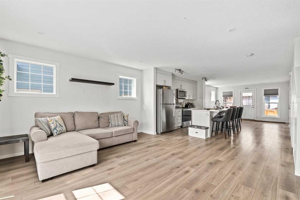 463 Cranbrook Square SE photo 3