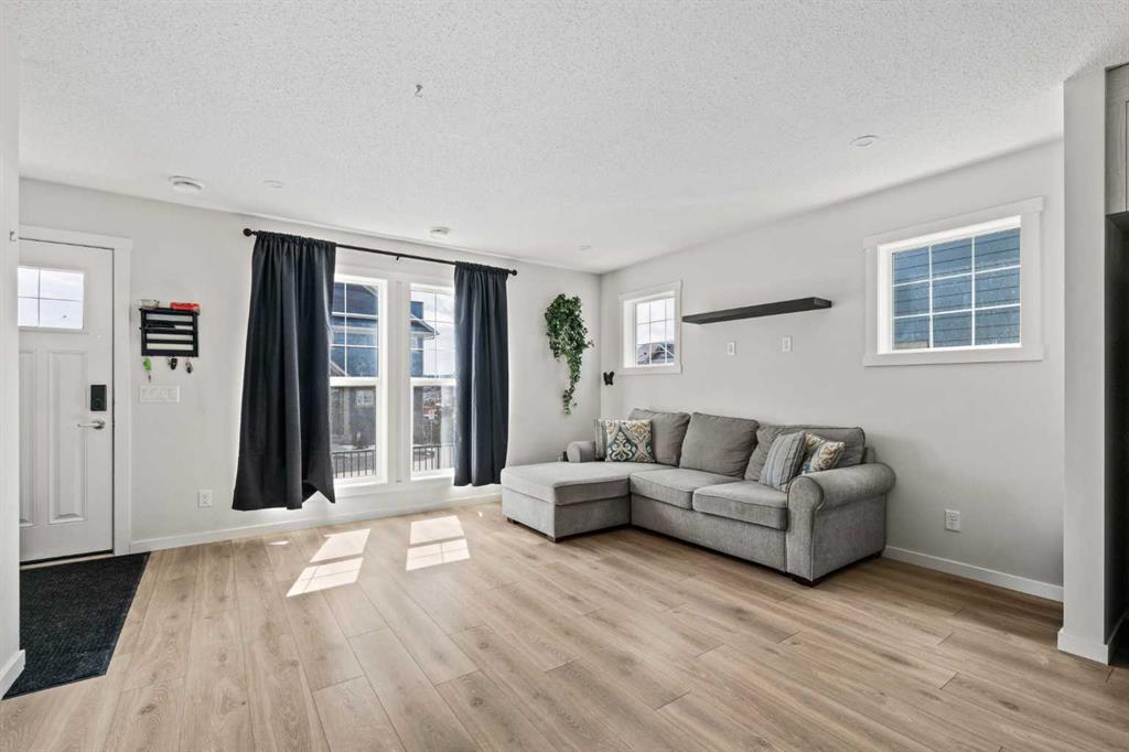 463 Cranbrook Square SE photo 4