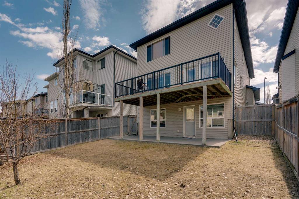 133 Everwoods Close SW photo 2