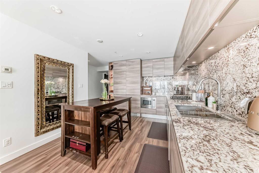 310 12 Avenue SW #2205 photo 3