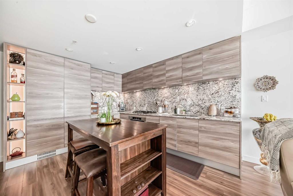 310 12 Avenue SW #2205 photo 4