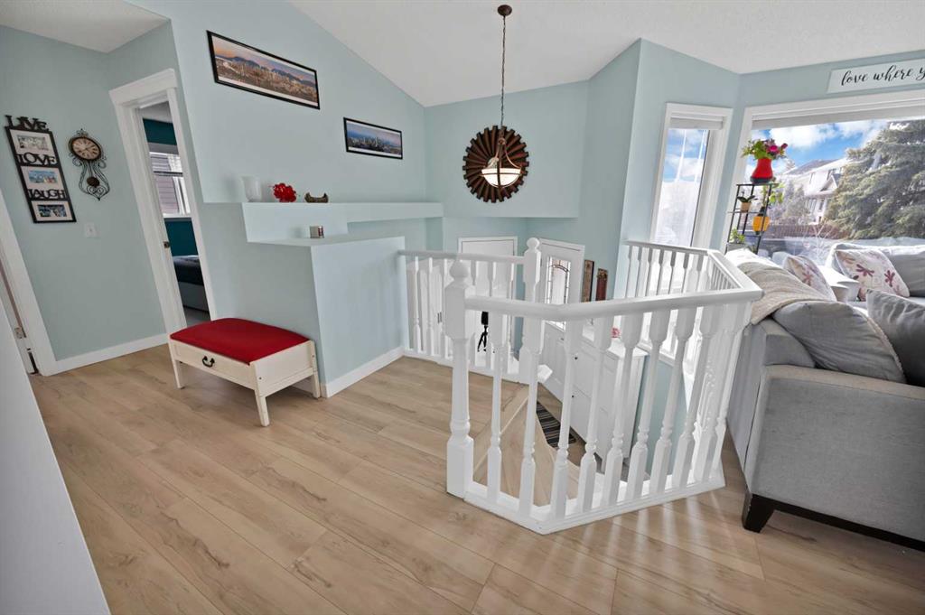 147 Harvest Oak Crescent NE photo 4
