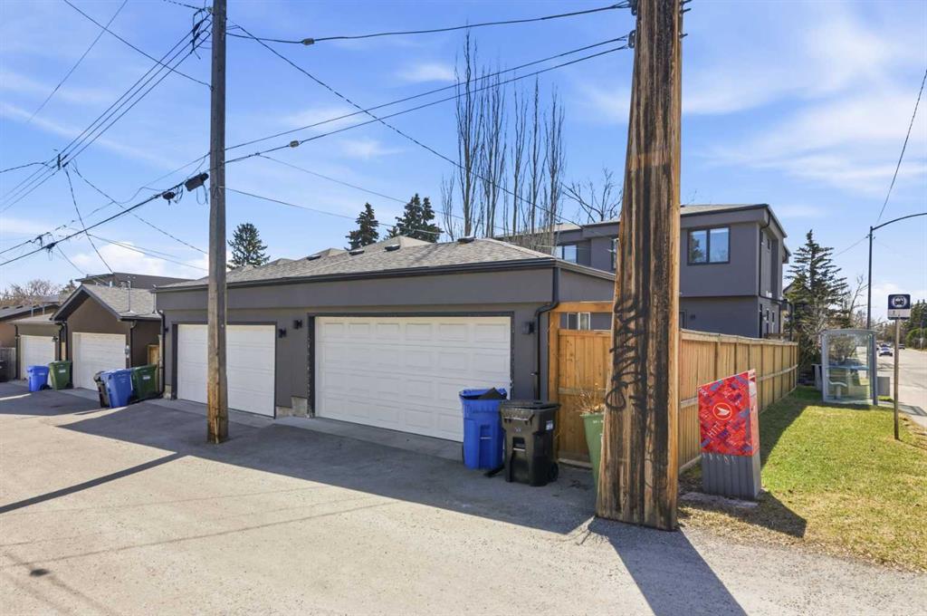 2052 46 Avenue SW photo 2