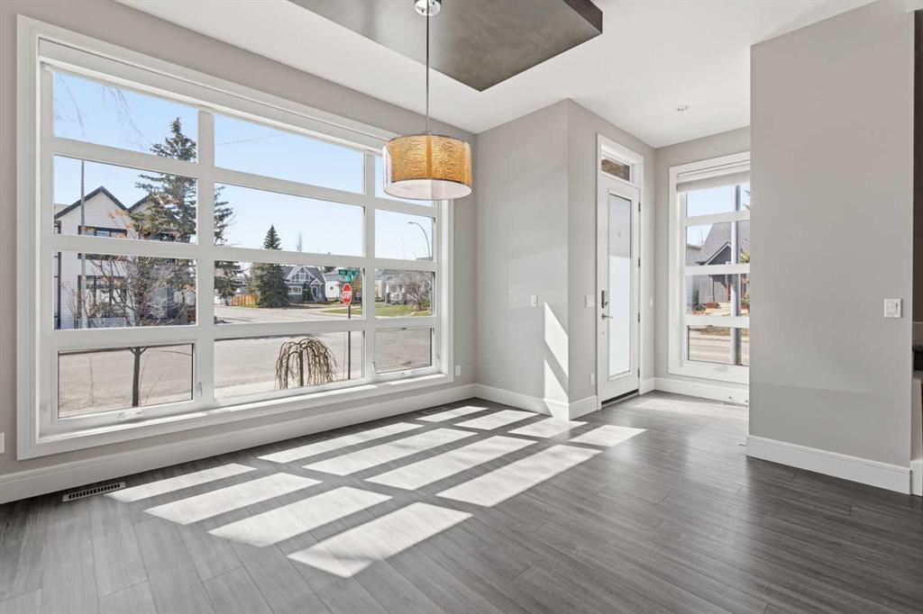 2052 46 Avenue SW photo 3