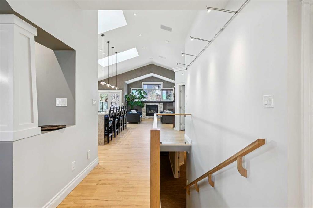 367 Discovery Place SW photo 3