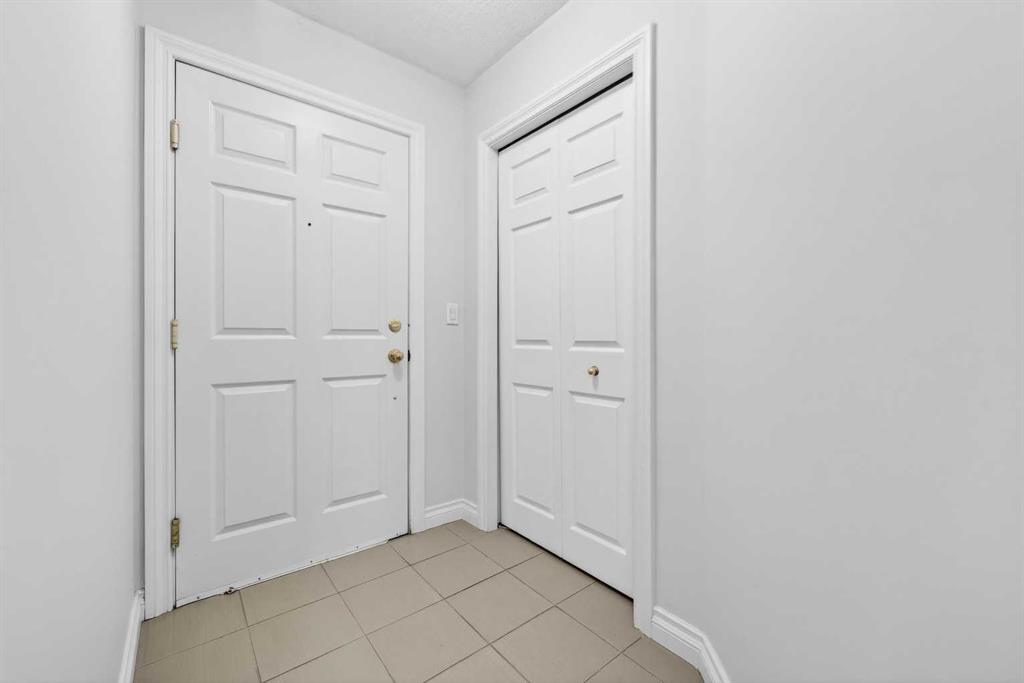 630 10 Street NW #208 photo 4