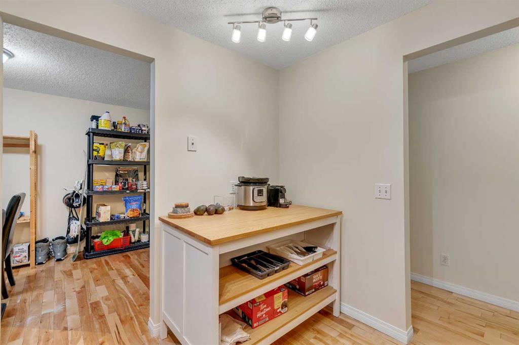 1919 17 Avenue SW #203 photo 5