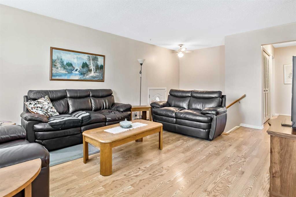 323 Woodvale Crescent SW photo 4