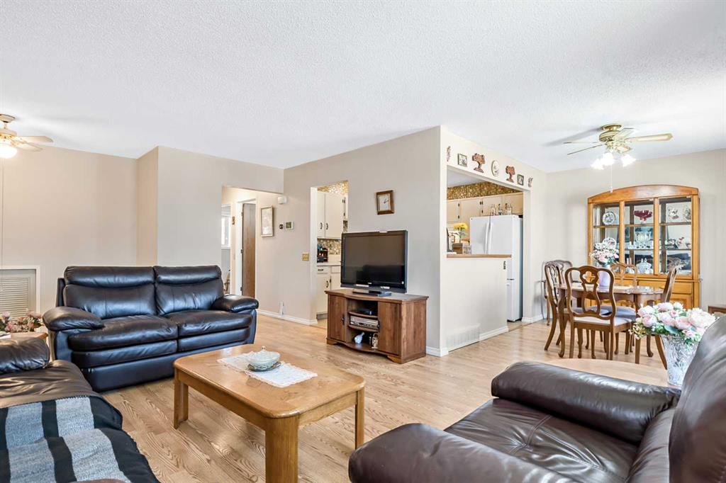 323 Woodvale Crescent SW photo 5