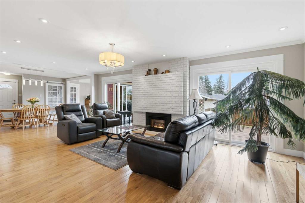 3308 Lakeside Crescent SW photo 5