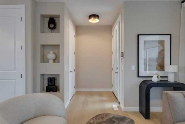 143 Ambleridge Street E photo 4