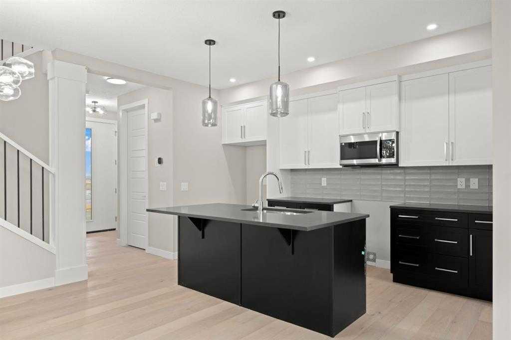 131 Ambleridge Street NW photo 4