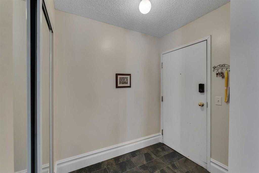 7106 Valleyview Park SE #106 photo 4