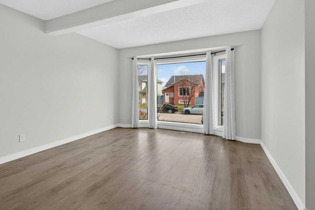 35 Martinview Crescent NE photo 4