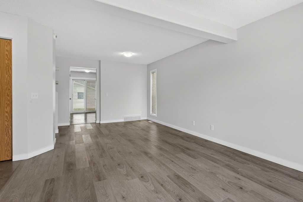 35 Martinview Crescent NE photo 5